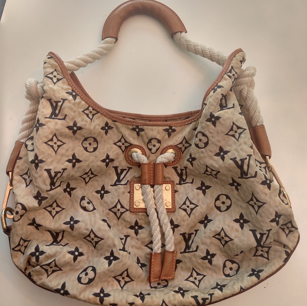 Louis Vuitton MM shoulder bag